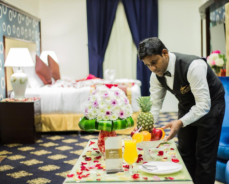ריאד Rest Night Serviced Apartments- Alhamra מראה חיצוני תמונה A room service attendant at work