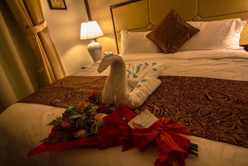 ריאד Rest Night Serviced Apartments- Alhamra חדר תמונה A towel swan