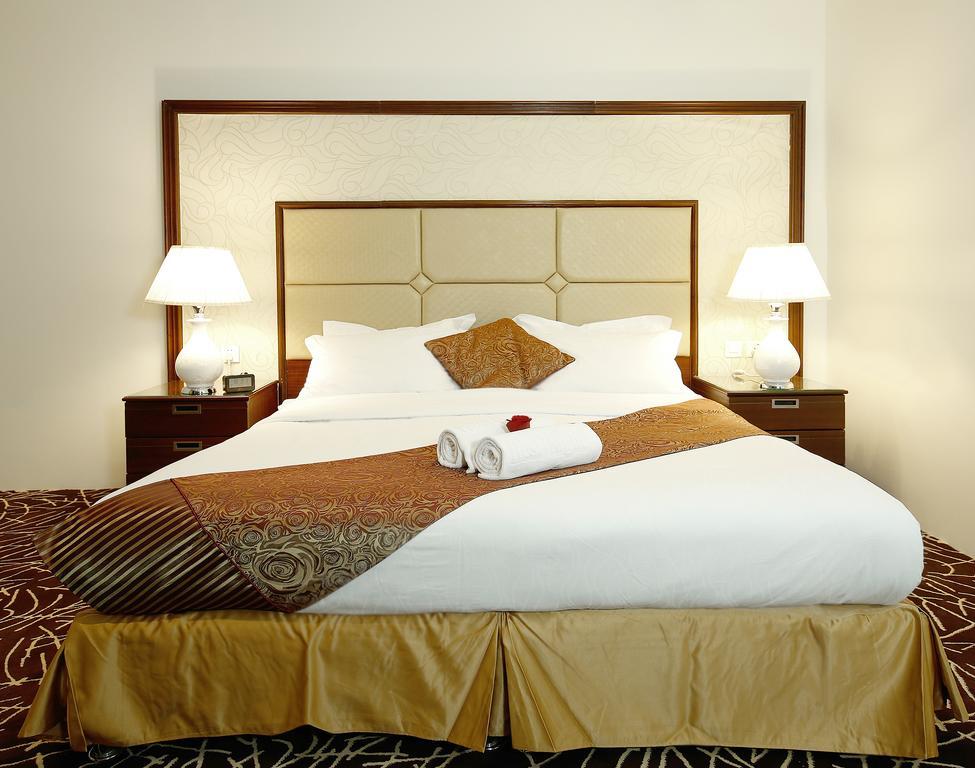 ריאד Rest Night Serviced Apartments- Alhamra מראה חיצוני תמונה A bed