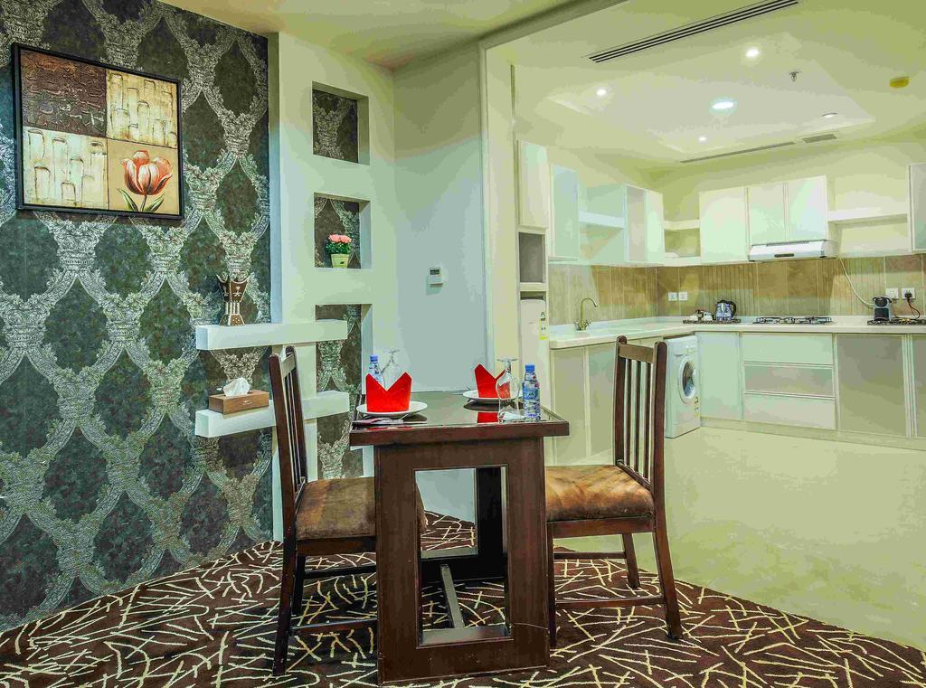 ריאד Rest Night Serviced Apartments- Alhamra מראה חיצוני תמונה A kitchen in a hotel suite