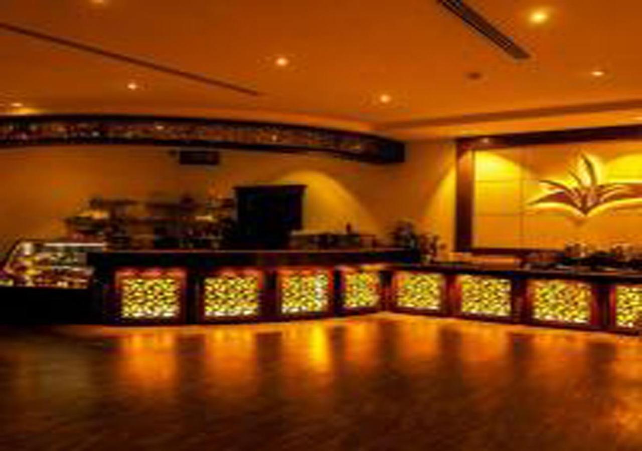 ריאד Rest Night Serviced Apartments- Alhamra מראה חיצוני תמונה The bar at the hotel